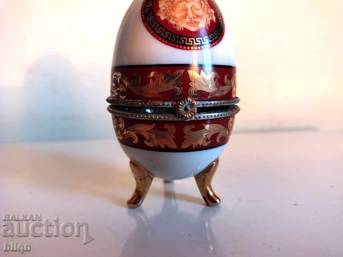 Auction  Wonderful Porcelain Egg Jewelry Box