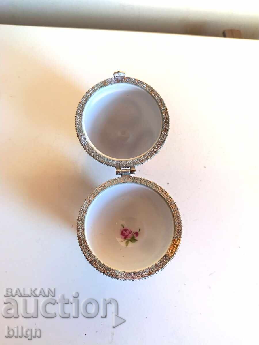 Delivery of Wonderful Porcelain Egg Jewelry Box