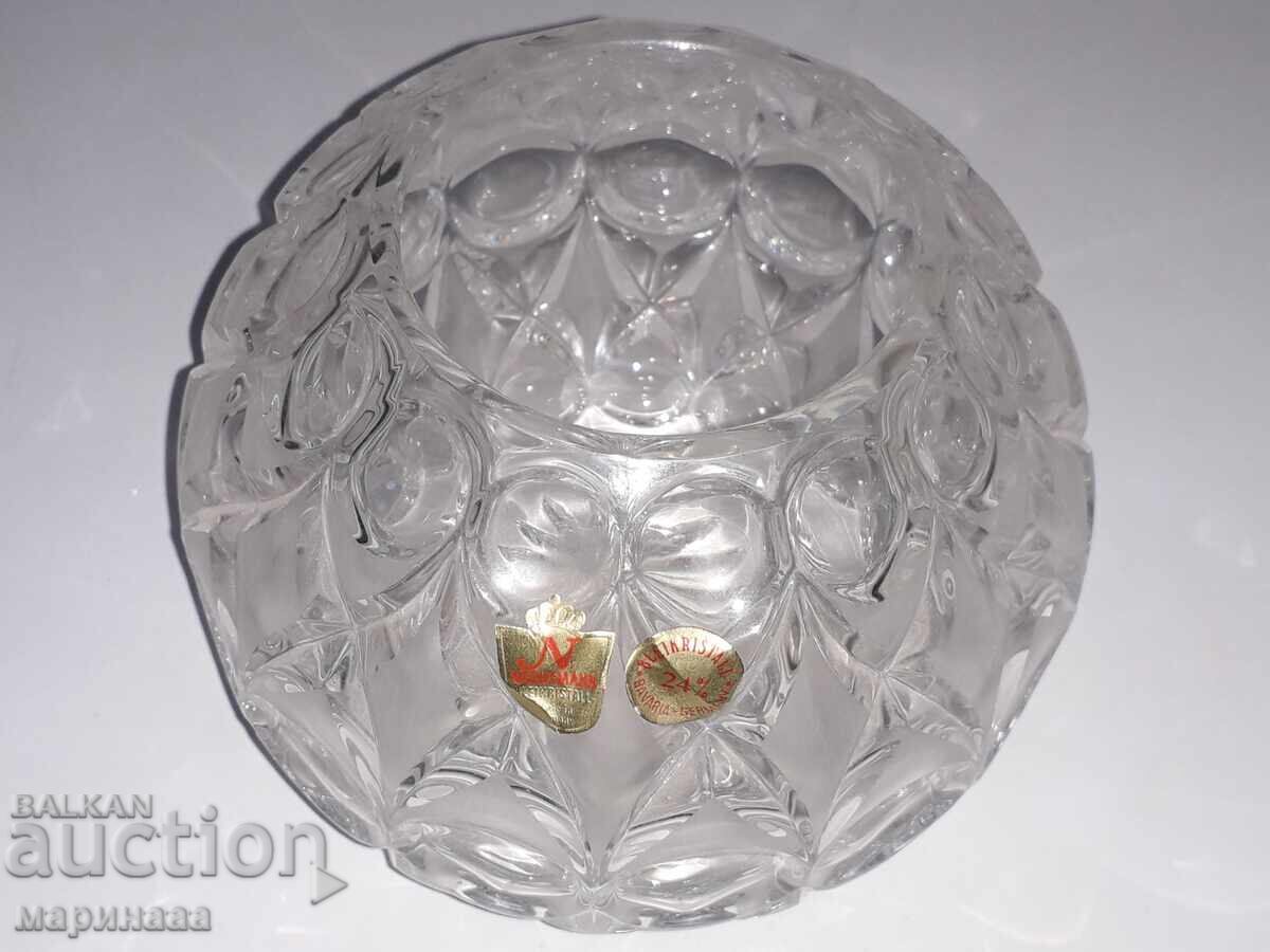 VAZĂ 1,8 KG. CRISTAL. GERMANIA cu preț € 19.00 | 37.16 BGN VAZĂ 1,8 KG. CRISTAL. GERMANIA cu preț € 19.00 | 37.16 BGN