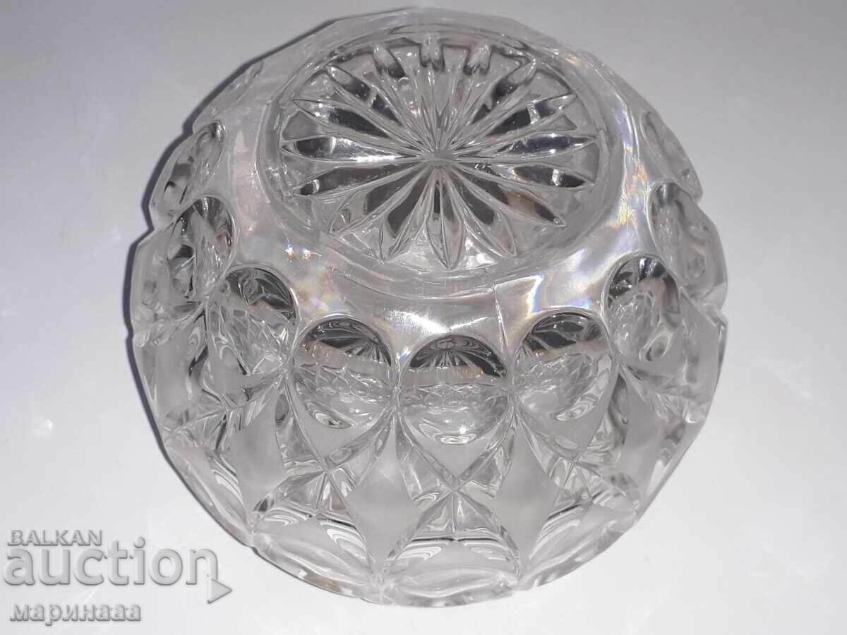 Licitație VAZĂ 1,8 KG. CRISTAL. GERMANIA Licitație VAZĂ 1,8 KG. CRISTAL. GERMANIA