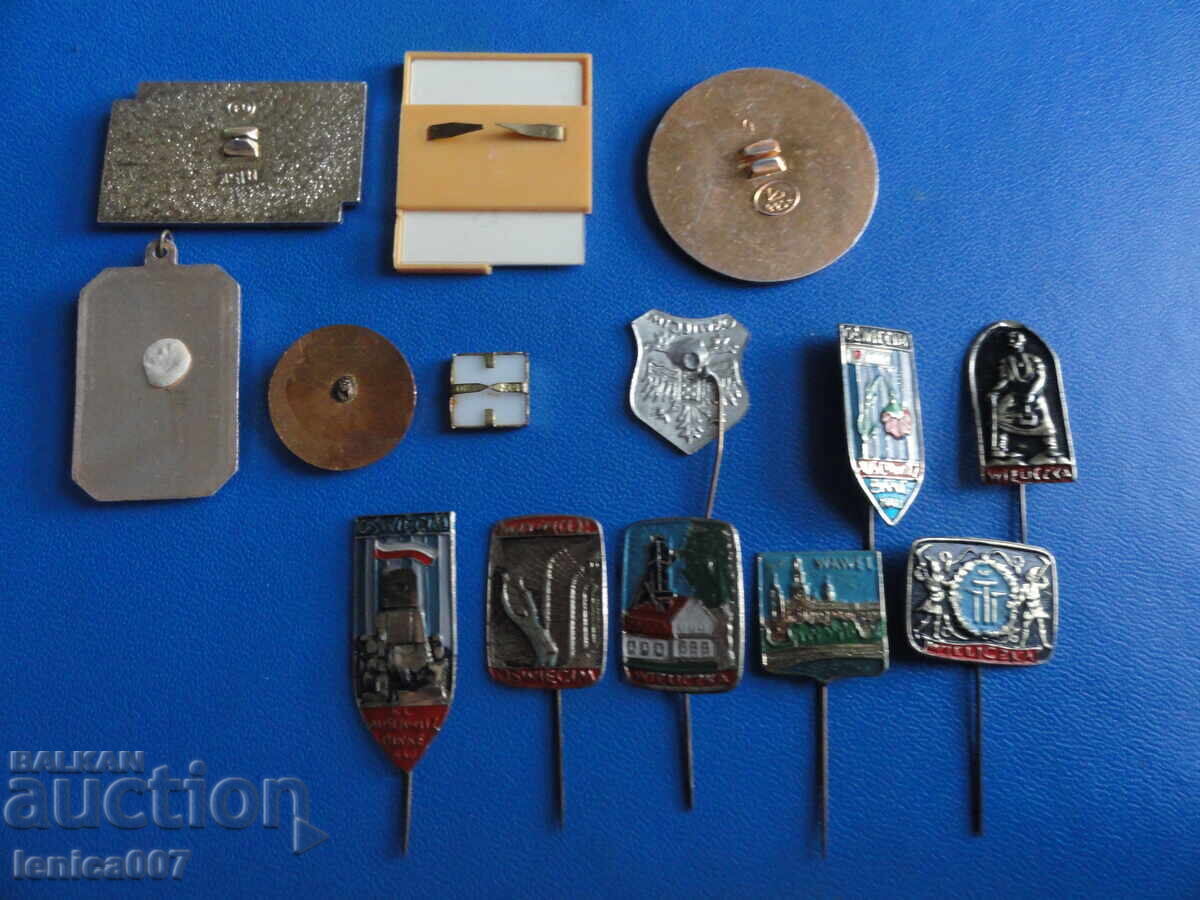 Insigne (14 bucăți) cu preț € 3.70 | 7.24 BGN