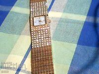 красив дамески 4асовник за подарек работи первектно