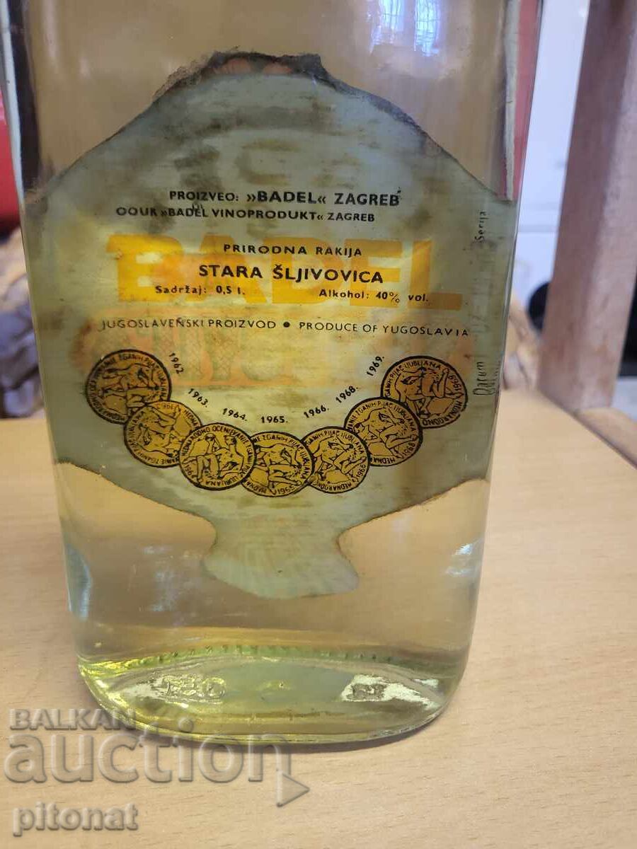 Колекционерска бутилка BADEL Стара сливовица 1983г. с цена € 23.01 | 45.00 лв.