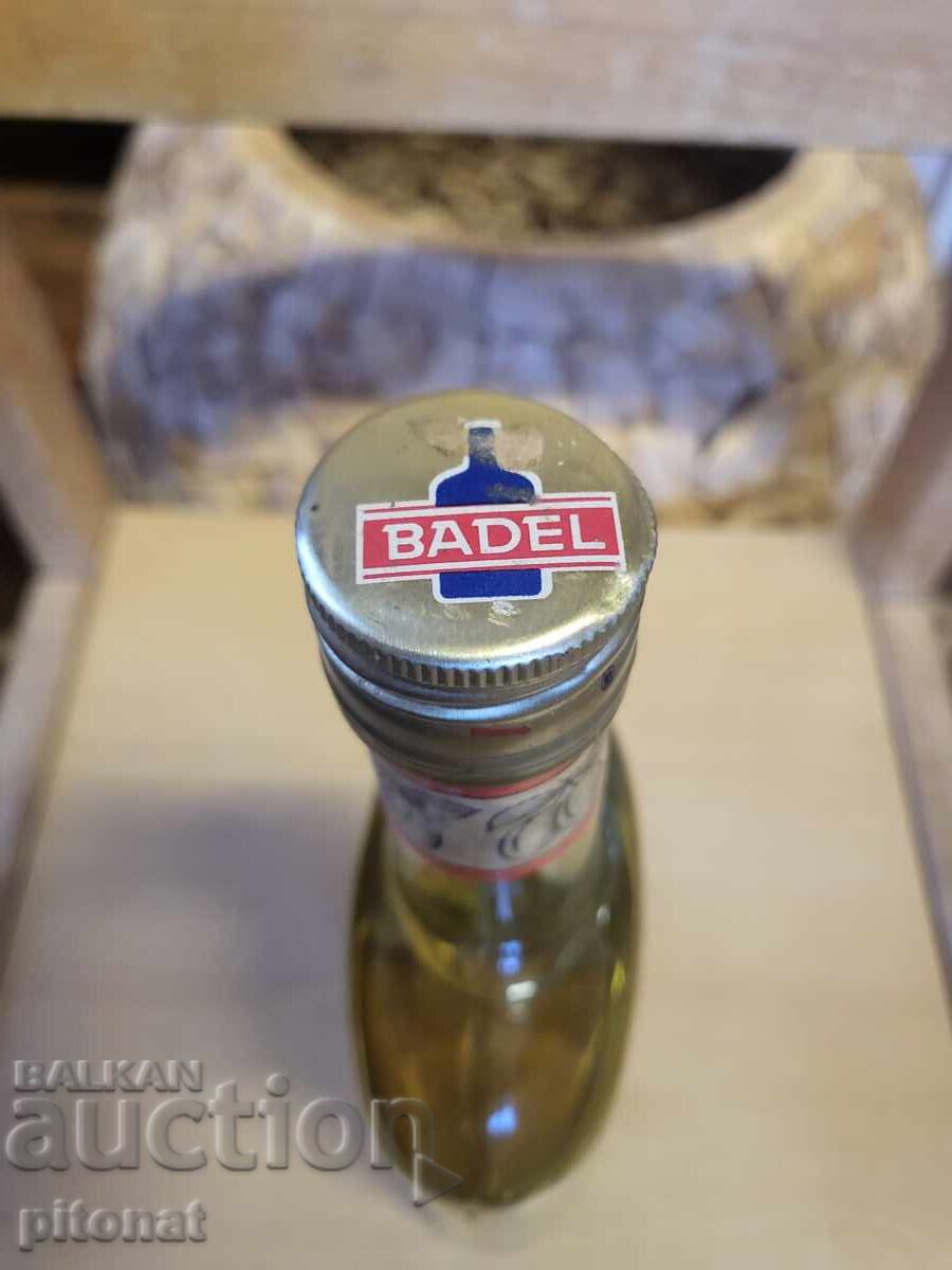 Доставка на Колекционерска бутилка BADEL Стара сливовица 1983г.