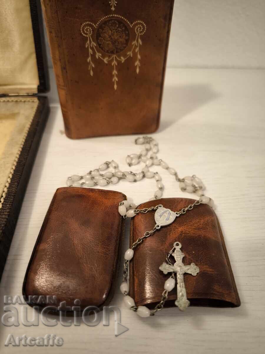 Античен католически молитвен комплект -две метални подвързии с цена € 125.00 | 244.48 лв.