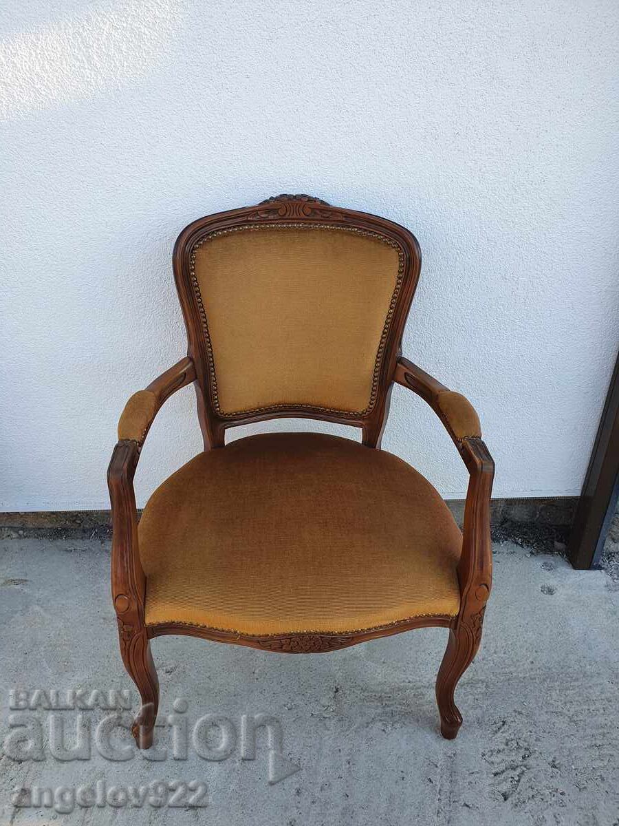 Beautiful vintage solid wood chair!!!