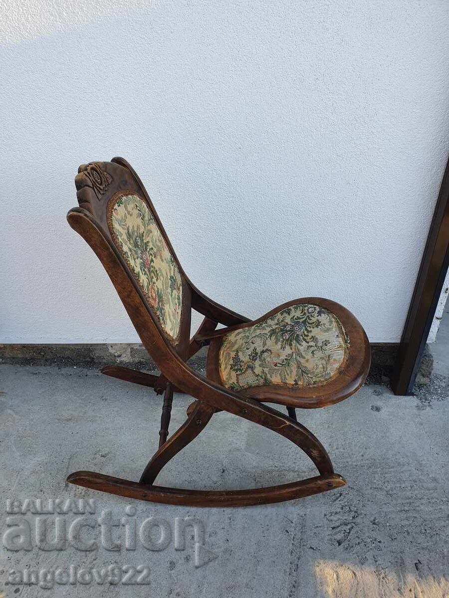 Licitație Scaun balansoar pliabil din lemn vintage masiv!!! Licitație Scaun balansoar pliabil din lemn vintage masiv!!!