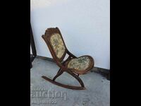 Винтидж дървен сгъваем люлеещ се стол масив!!!