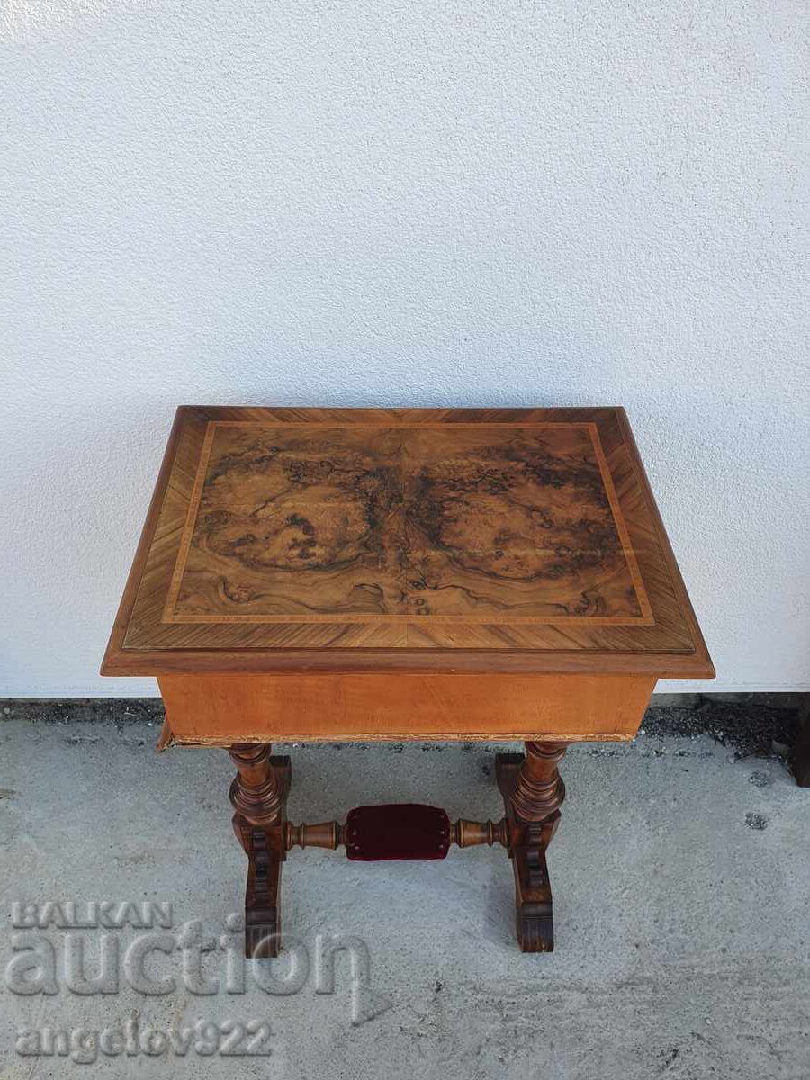 Αντίκα ξύλινο τραπέζι ραπτικής μασίφ!!! με τιμή € 0.01 | 0.02 BGN