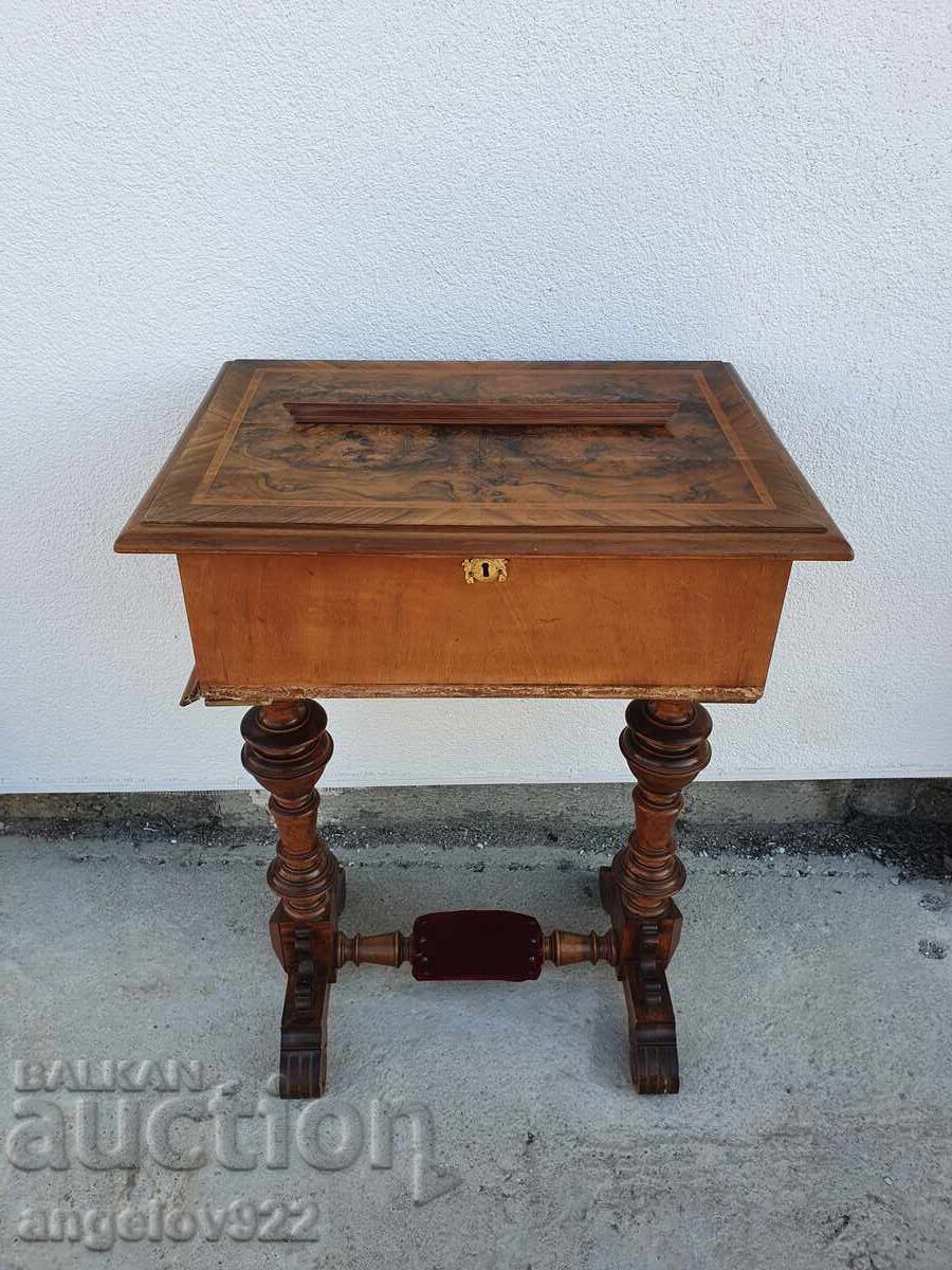 Αντίκα ξύλινο τραπέζι ραπτικής μασίφ!!!