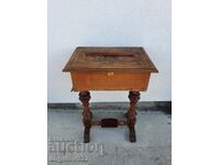 Винтидж дървена шевна маса масив!!!