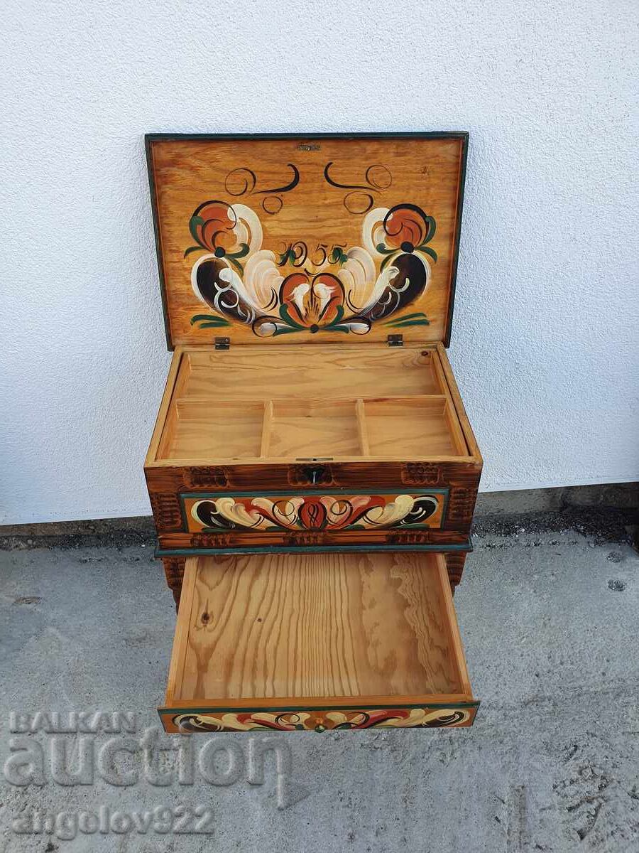 Comodă vintage din lemn, pictată manual, din 1955 - 7