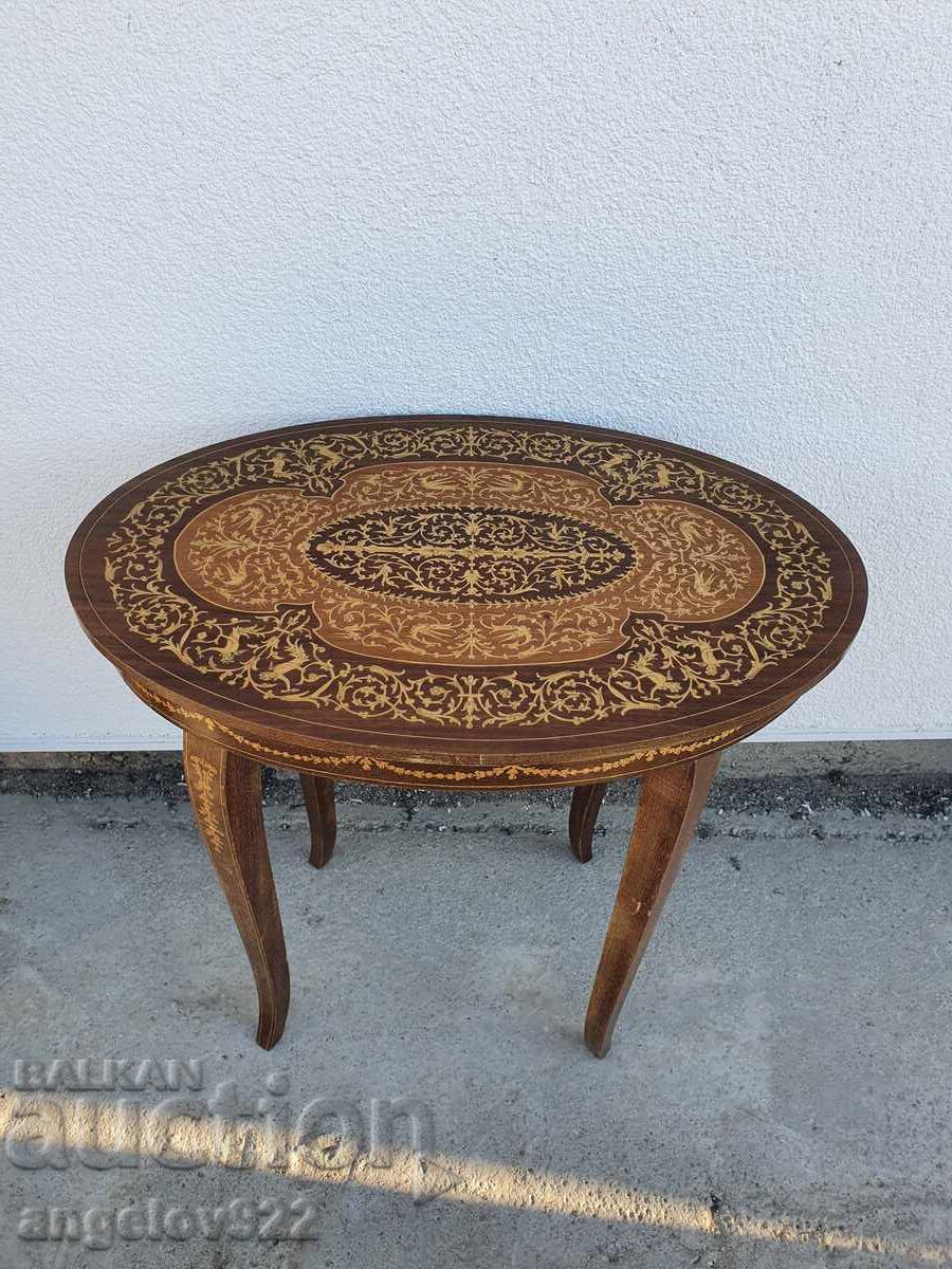 Măsuță din lemn vintage frumoasă cu intarsie masivă!!! cu preț € 0.01 | 0.02 BGN Măsuță din lemn vintage frumoasă cu intarsie masivă!!! cu preț € 0.01 | 0.02 BGN