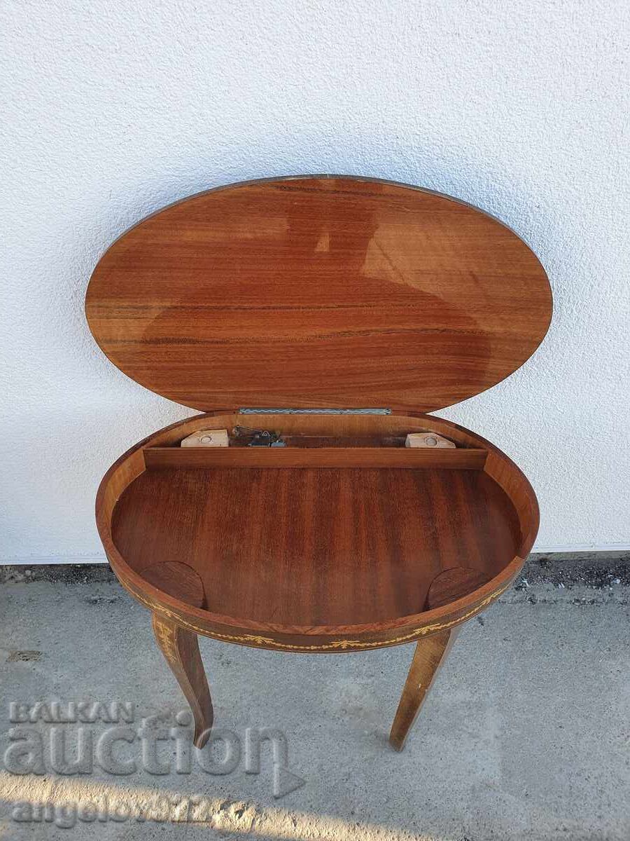 Licitație Măsuță din lemn vintage frumoasă cu intarsie masivă!!! Licitație Măsuță din lemn vintage frumoasă cu intarsie masivă!!!
