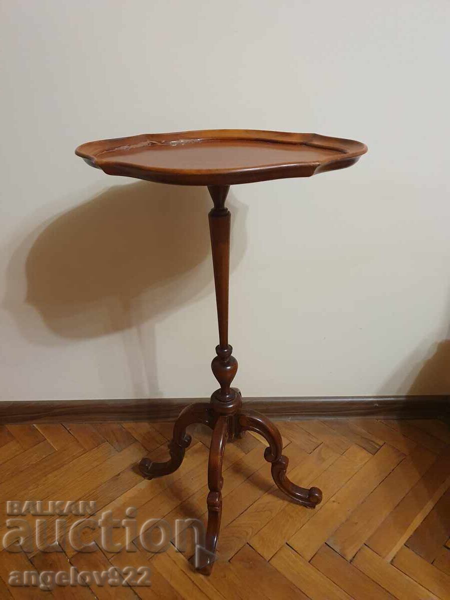 Delivery of Beautiful vintage solid wood table!!! Delivery of Beautiful vintage solid wood table!!!
