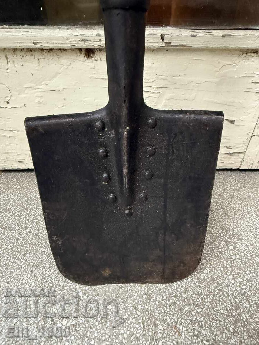 Ρωσική στρατιωτική φτυάρι με τιμή € 40.00 | 78.23 BGN