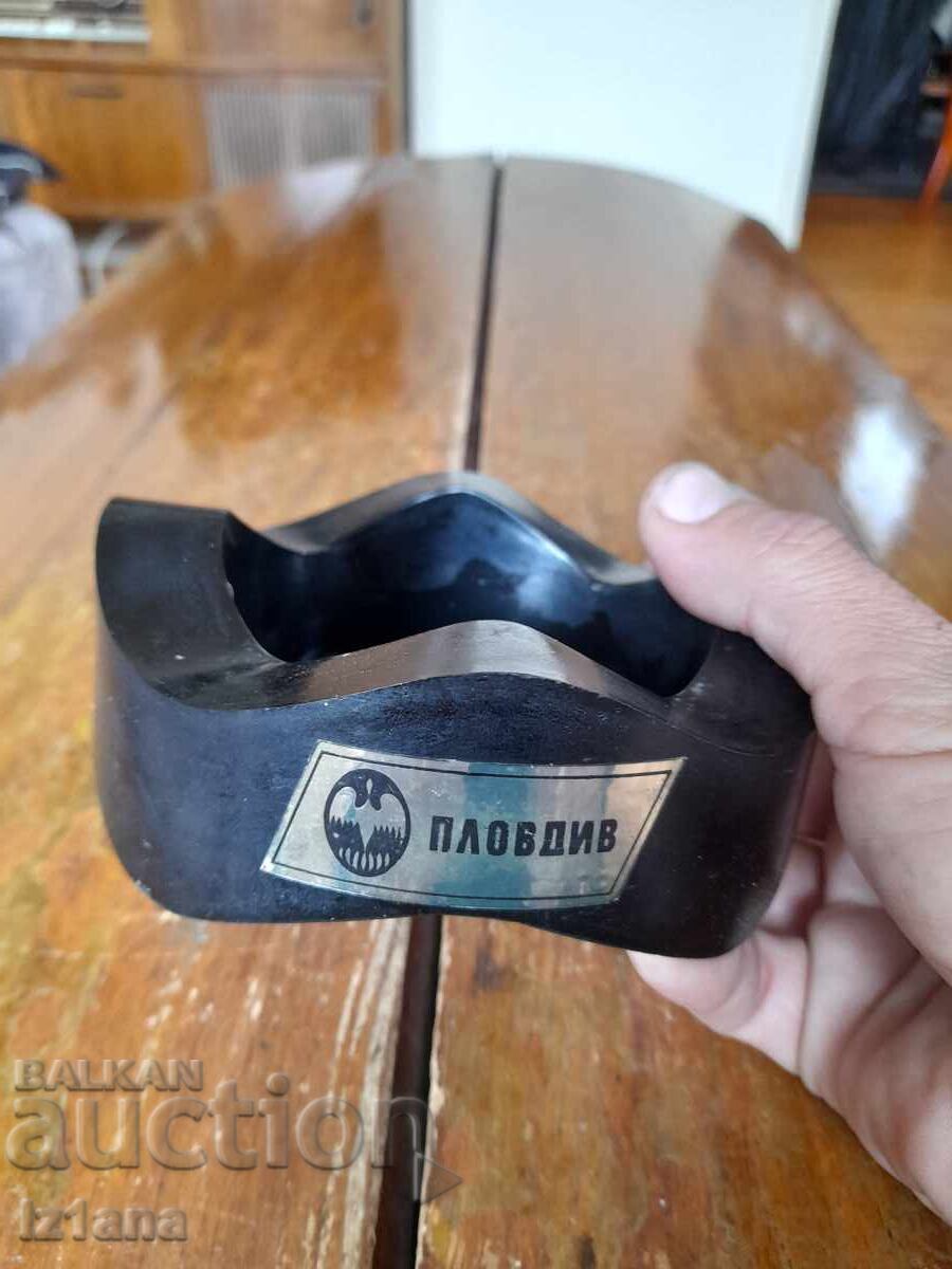 Παλιό σταχτοδοχείο Πλόβντιβ με τιμή € 20.00 | 39.12 BGN Παλιό σταχτοδοχείο Πλόβντιβ με τιμή € 20.00 | 39.12 BGN