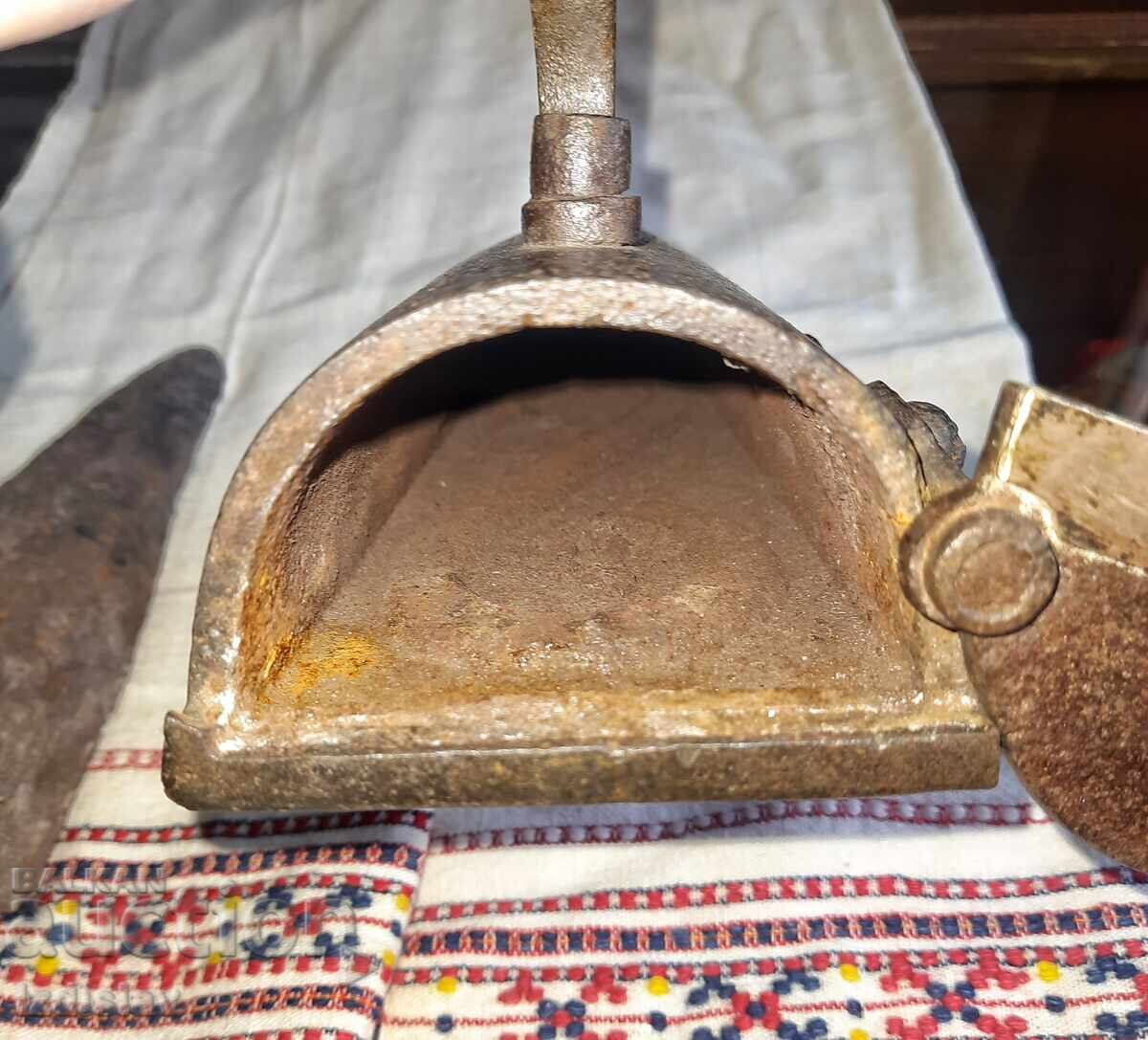 Livrarea Model rar de fier de călcat din secolul al XIX-lea Livrarea Model rar de fier de călcat din secolul al XIX-lea