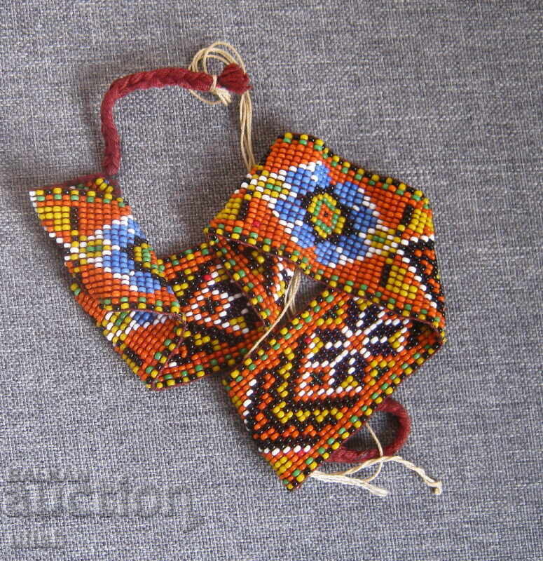 Vechi ornament de gât cu mărgele cu preț € 20.00 | 39.12 BGN Vechi ornament de gât cu mărgele cu preț € 20.00 | 39.12 BGN