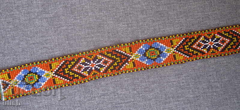 Licitație Vechi ornament de gât cu mărgele Licitație Vechi ornament de gât cu mărgele