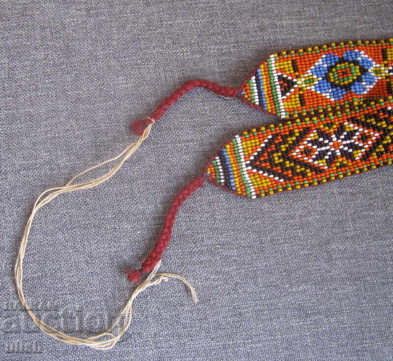 Livrarea Vechi ornament de gât cu mărgele Livrarea Vechi ornament de gât cu mărgele