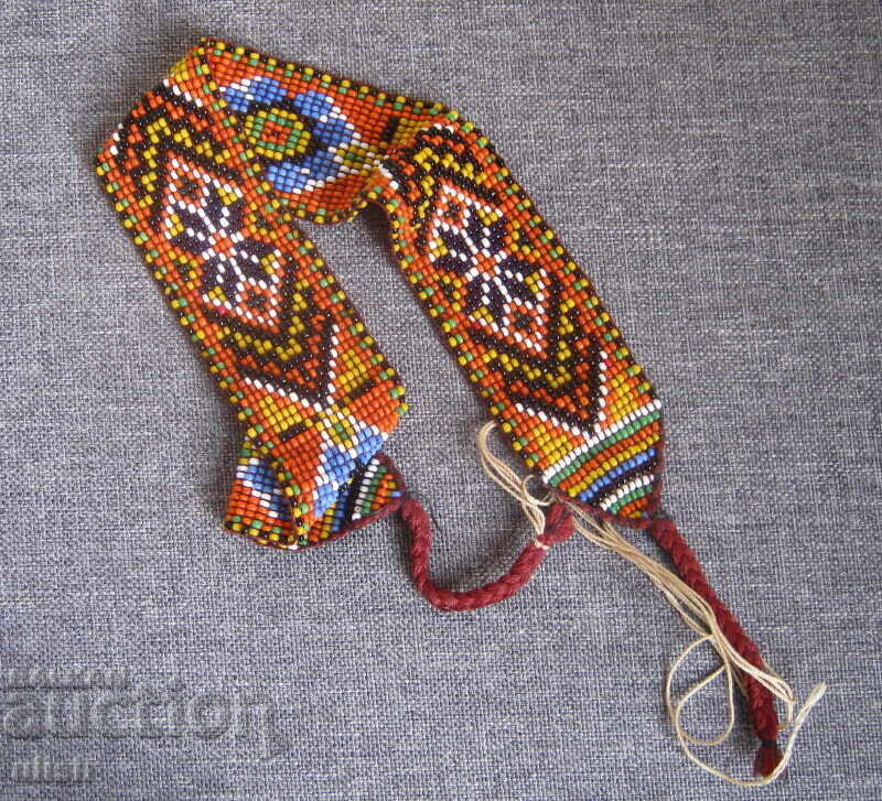 Vechi ornament de gât cu mărgele Vechi ornament de gât cu mărgele