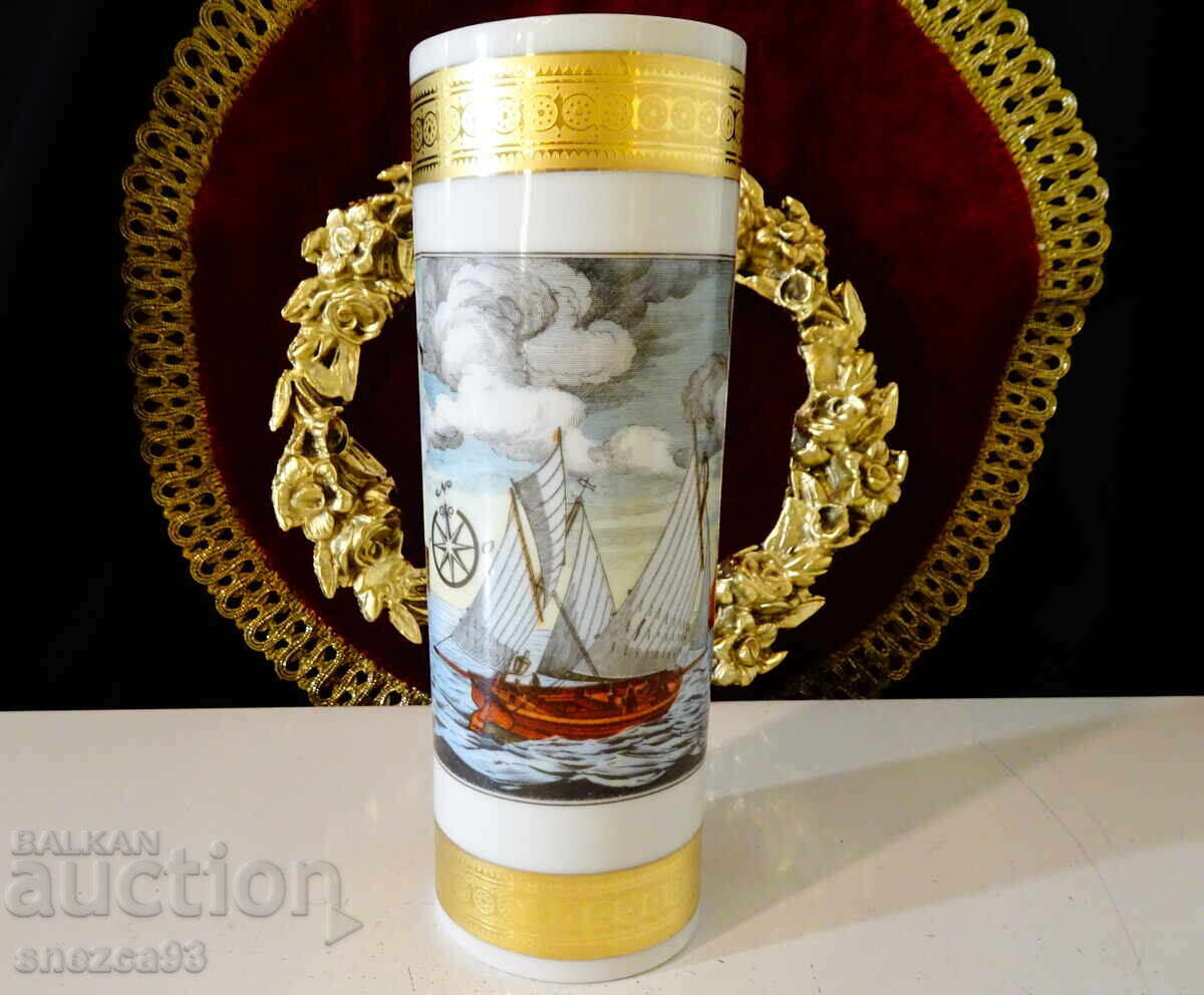 Vază din porțelan, aur, Navă, Insula Helgoland Vază din porțelan, aur, Navă, Insula Helgoland