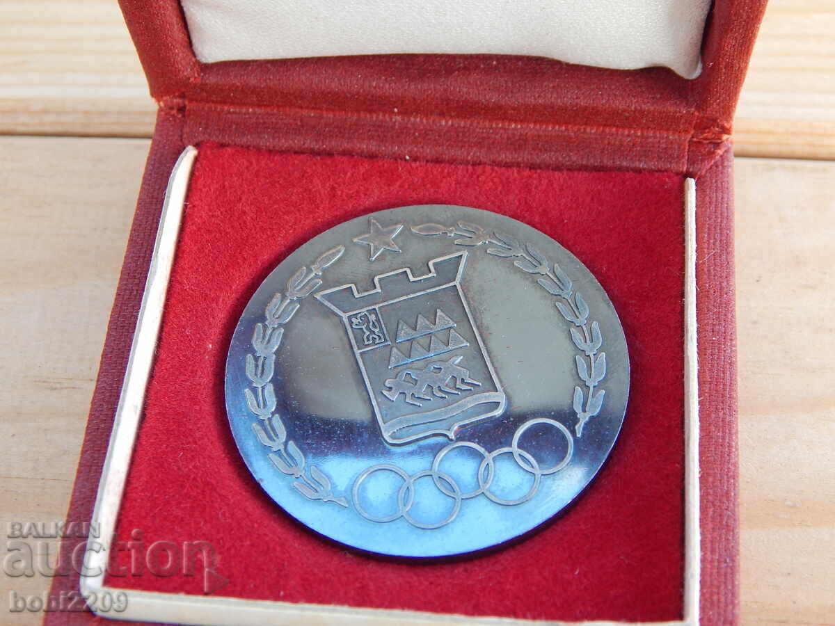 Rară Argint ? Înainte de Plachetă Olimpică Comunistă cu preț € 39.90 | 78.04 BGN Rară Argint ? Înainte de Plachetă Olimpică Comunistă cu preț € 39.90 | 78.04 BGN