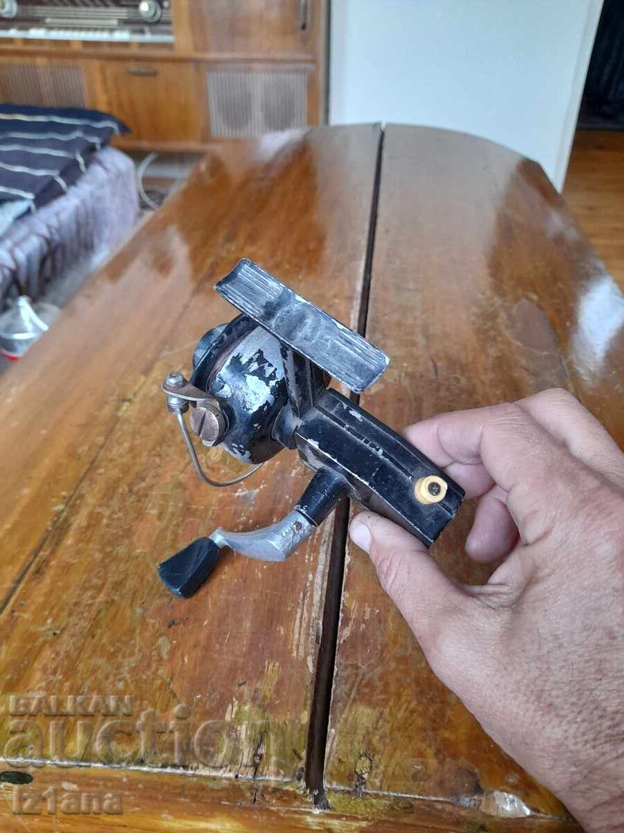 Παλιά μηχανή ψαρέματος Delfin με τιμή € 8.00 | 15.65 BGN Παλιά μηχανή ψαρέματος Delfin με τιμή € 8.00 | 15.65 BGN