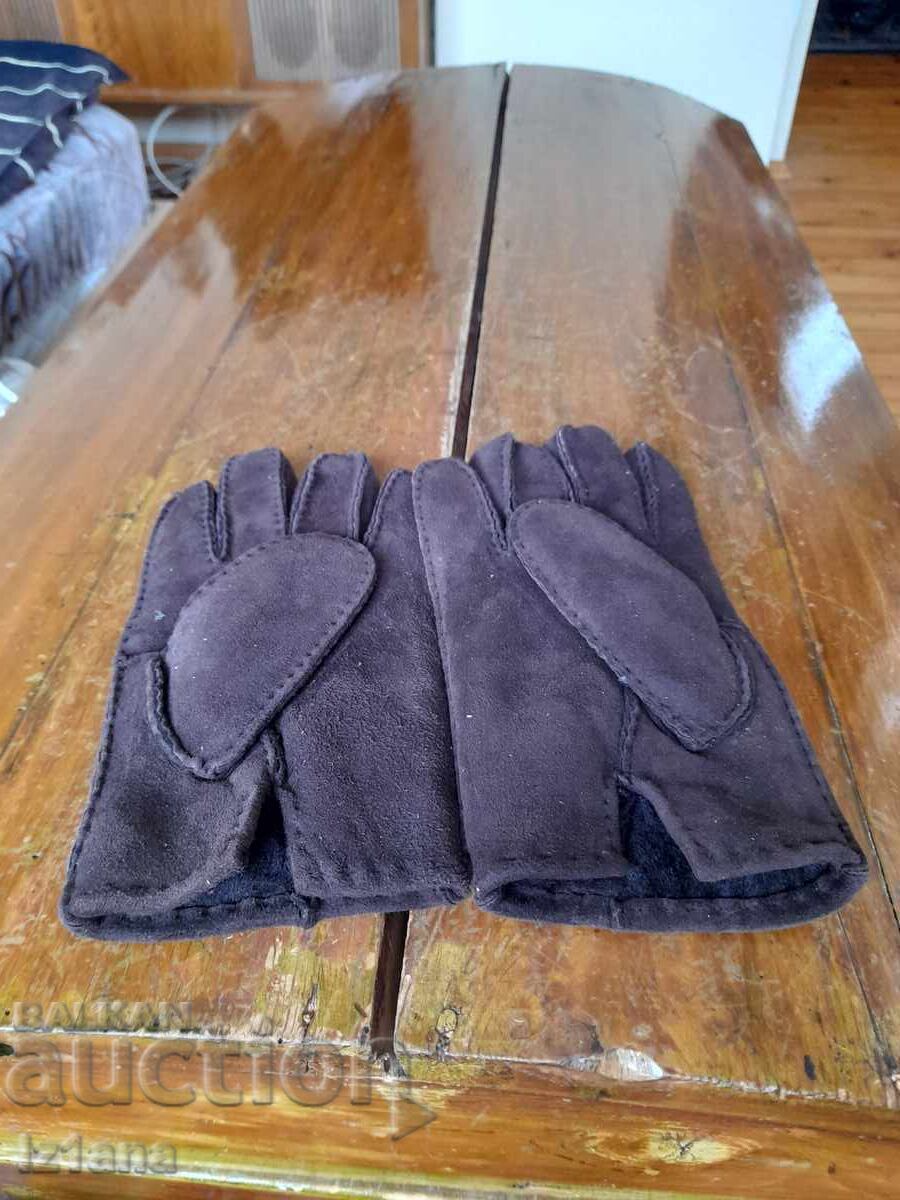 Стари ръкавици с цена € 14.00 | 27.38 лв.