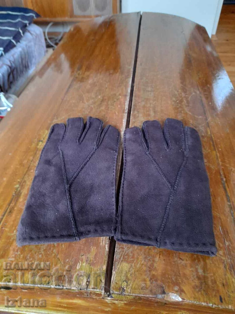 Стари ръкавици