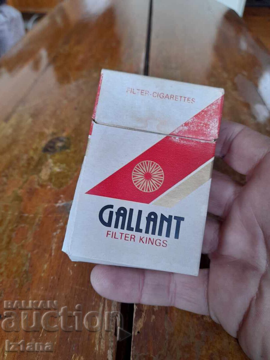 Кутия от цигари Gallant с цена € 9.00 | 17.60 лв. Кутия от цигари Gallant с цена € 9.00 | 17.60 лв.