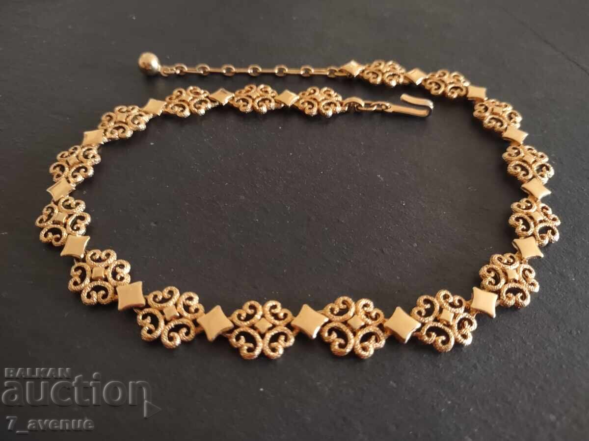 Colier vechi, efect, bijuterie guler, placat cu aur, ștampilat 30.12.2025 cu preț € 99.99 | 195.56 BGN Colier vechi, efect, bijuterie guler, placat cu aur, ștampilat 30.12.2025 cu preț € 99.99 | 195.56 BGN