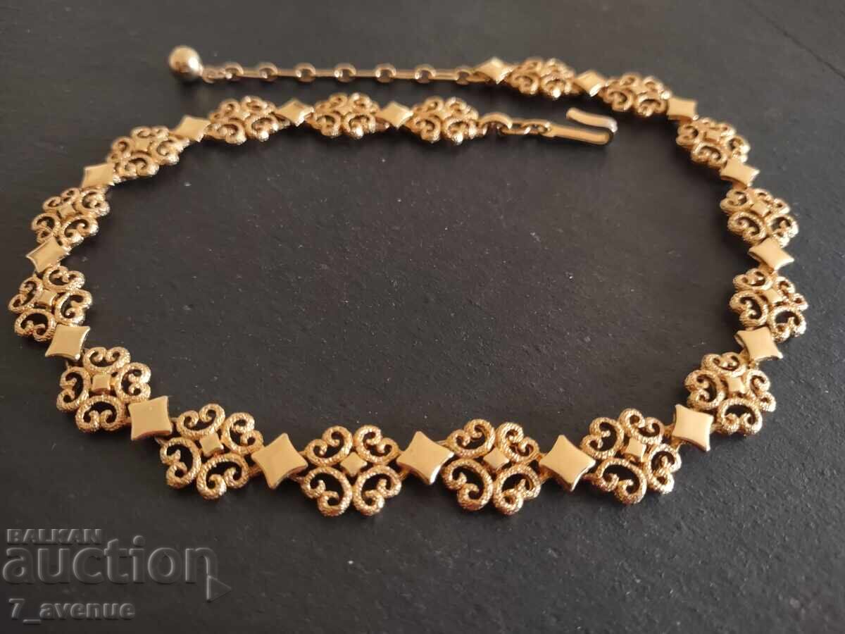 Licitație Colier vechi, efect, bijuterie guler, placat cu aur, ștampilat 30.12.2025 Licitație Colier vechi, efect, bijuterie guler, placat cu aur, ștampilat 30.12.2025