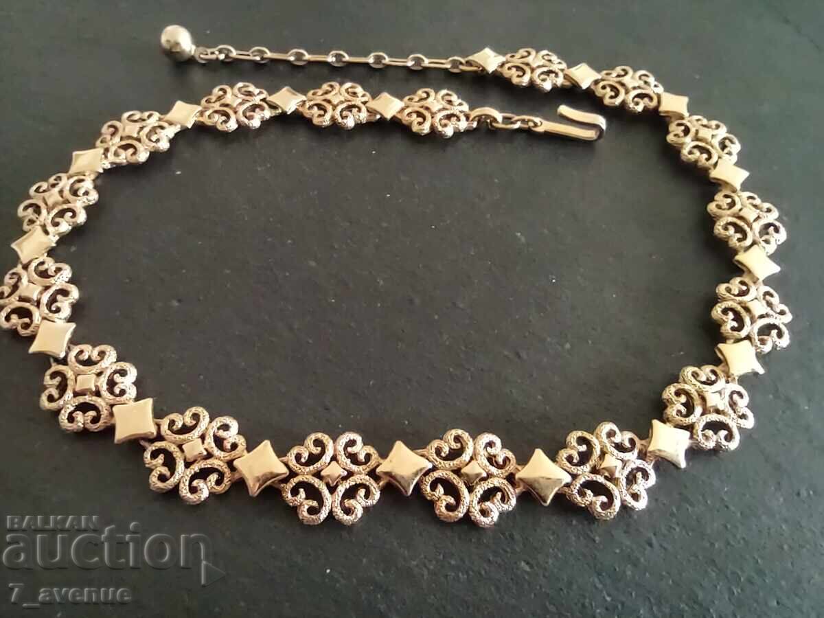 Livrarea Colier vechi, efect, bijuterie guler, placat cu aur, ștampilat 30.12.2025 Livrarea Colier vechi, efect, bijuterie guler, placat cu aur, ștampilat 30.12.2025