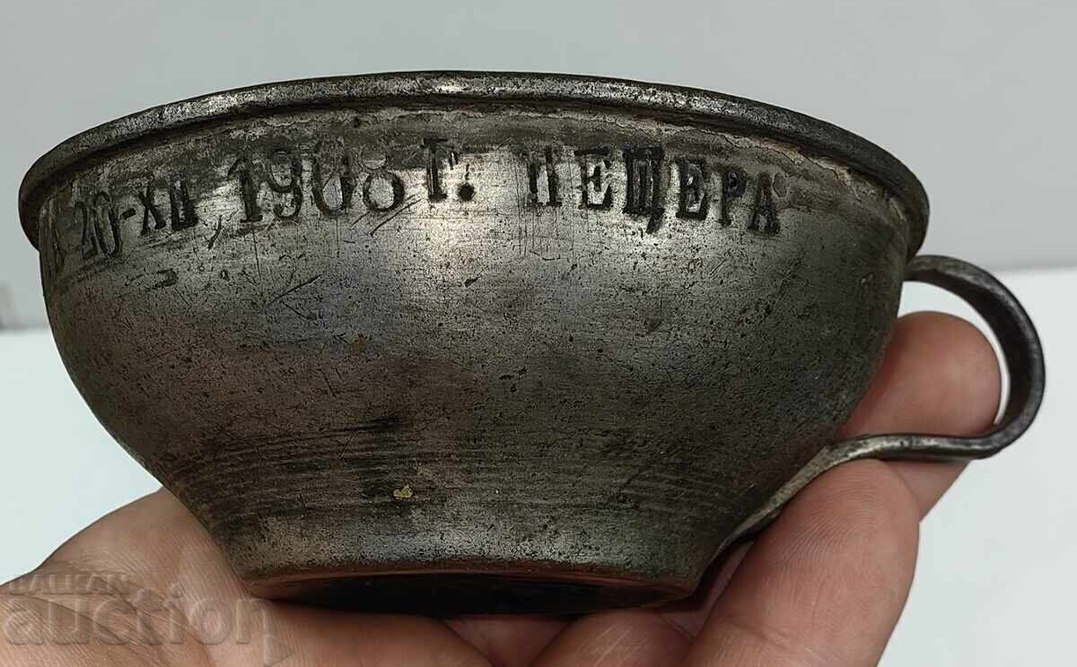 1908 PEȘTERĂ DE LA FRATELE NICOLA BACĂRĂ O CANĂ DE CUPRU INSCRIȘĂ 1908 PEȘTERĂ DE LA FRATELE NICOLA BACĂRĂ O CANĂ DE CUPRU INSCRIȘĂ