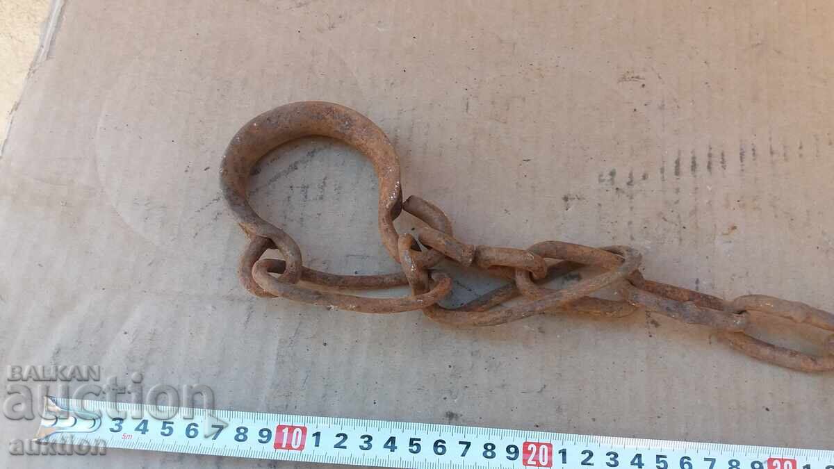 Σφυρήλατα Αναγεννησιακά Δεσμά, Αλυσίδες - Χειροπέδες