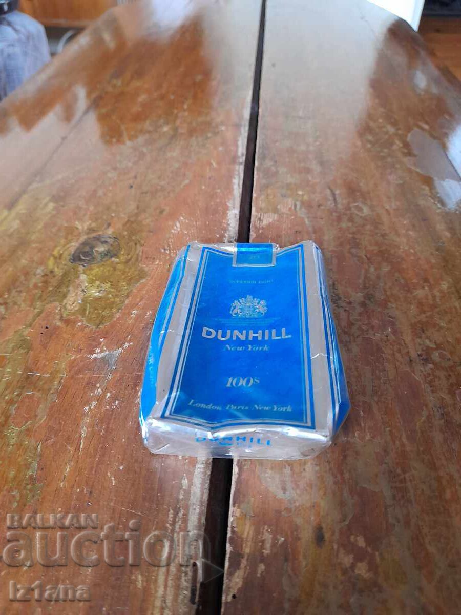 Pachet de țigări Dunhill