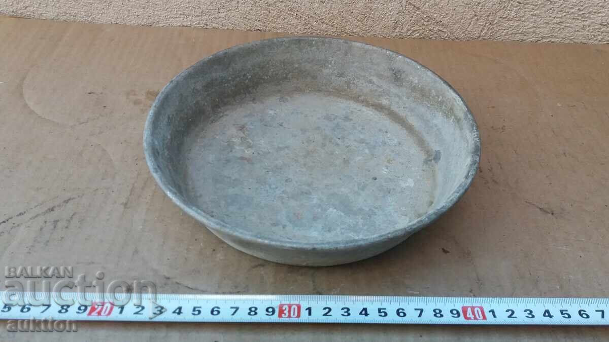 Παλιά μπρούτζινη κατσαρόλα, κούπα