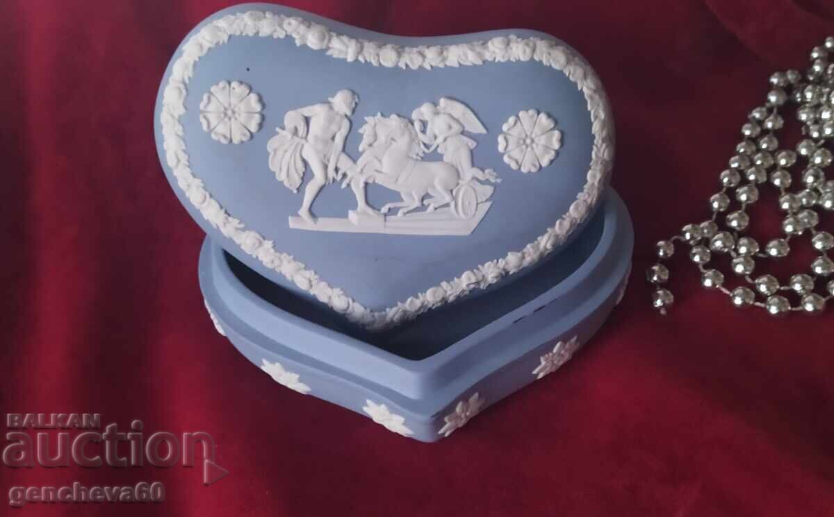 Livrarea Cutie pentru mărunțișuri Wedgewood BLUE în formă de inimă