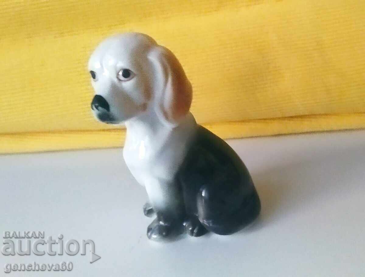Figurină câine Beagle din porțelan osos cu preț € 12.00 | 23.47 BGN