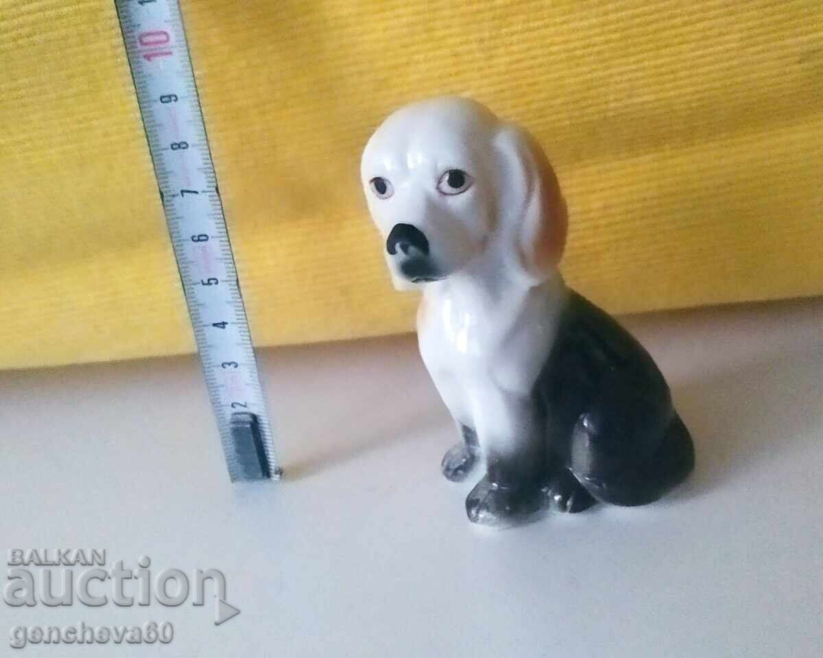 Auction Beagle dog figurine made of bone china Auction Beagle dog figurine made of bone china