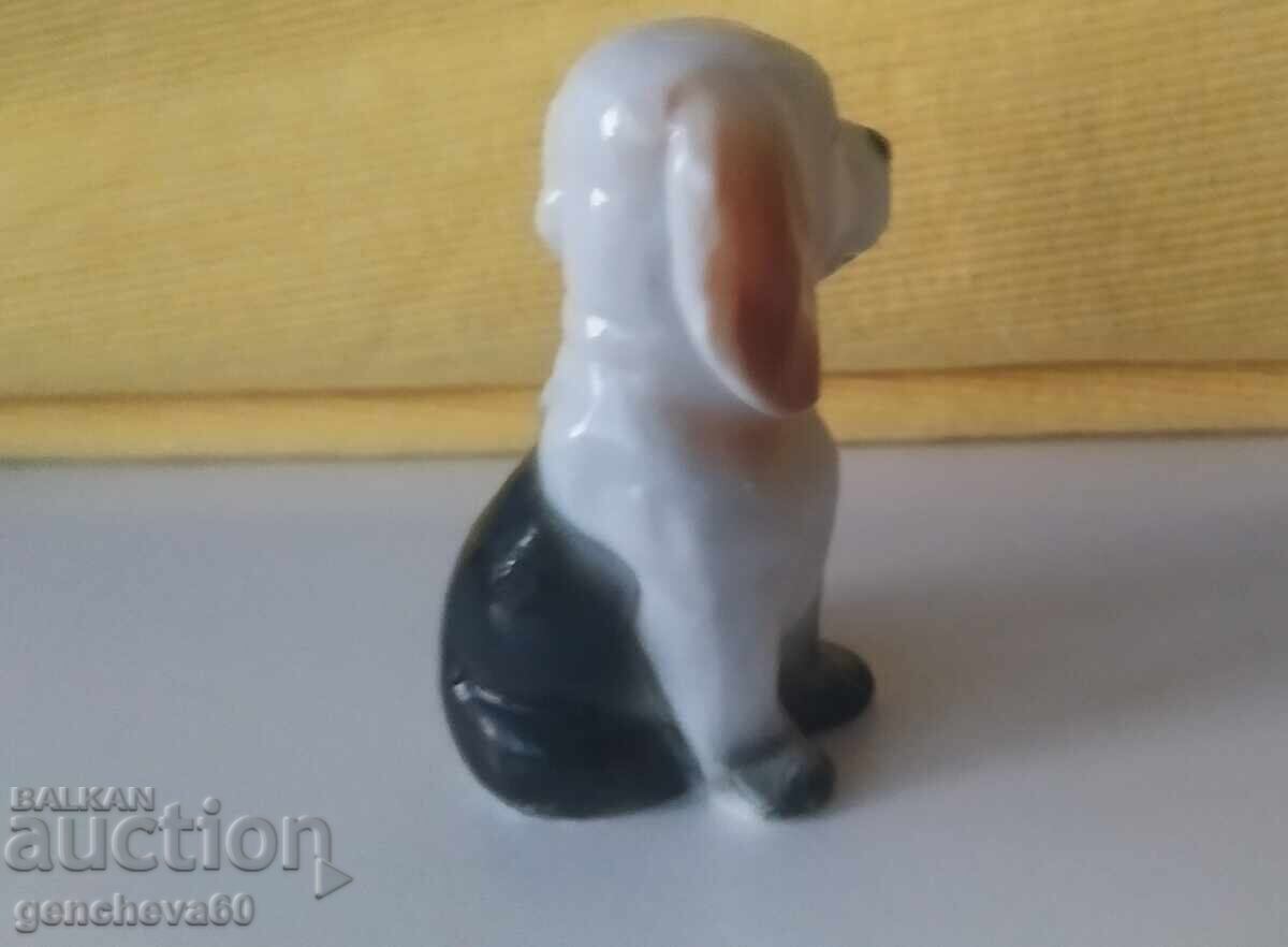 Livrarea Figurină câine Beagle din porțelan osos