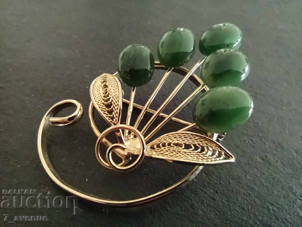 Broșă cu jad, aurire, elegantă, stilată 31.12.2025 cu preț € 88.00 | 172.11 BGN
