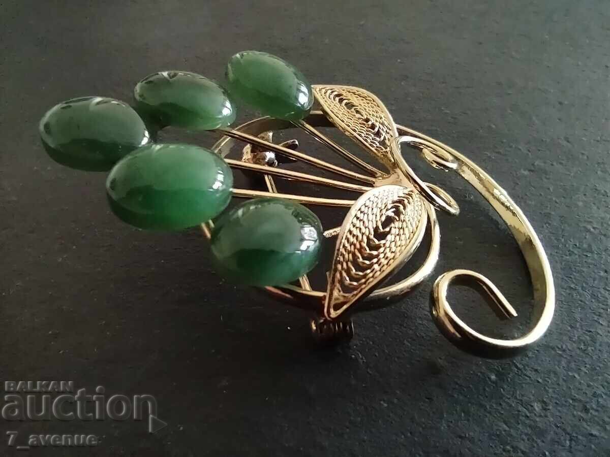 Licitație Broșă cu jad, aurire, elegantă, stilată 31.12.2025