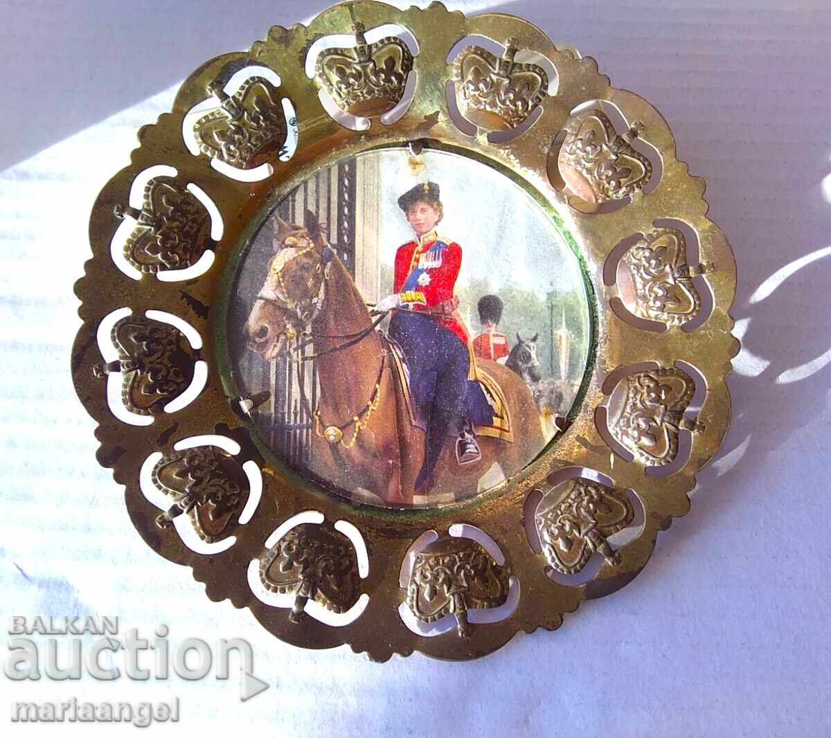 Souvenir Plate with a portrait - Queen Victoria 15cm