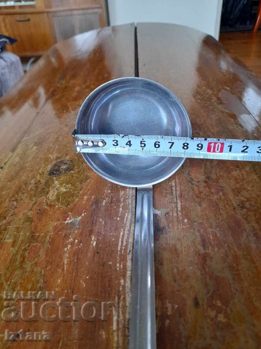 Μια παλιά κουτάλα με τιμή € 14.00 | 27.38 BGN