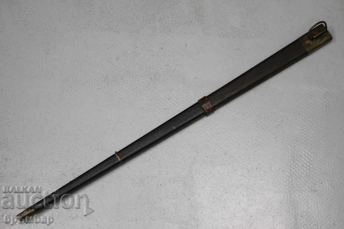 Leather sheath for a triangular blade Leather sheath for a triangular blade