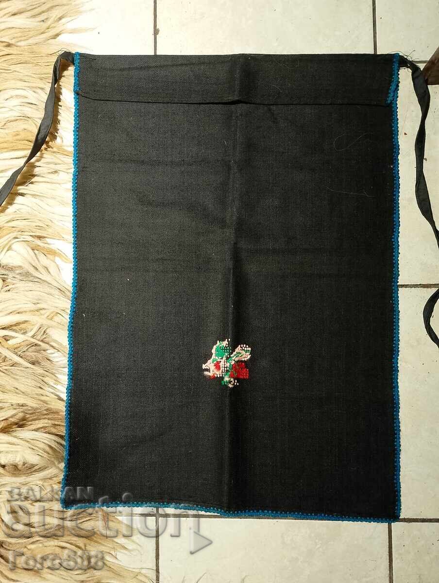 Стара престилка 3 с цена € 4.00 | 7.82 лв.