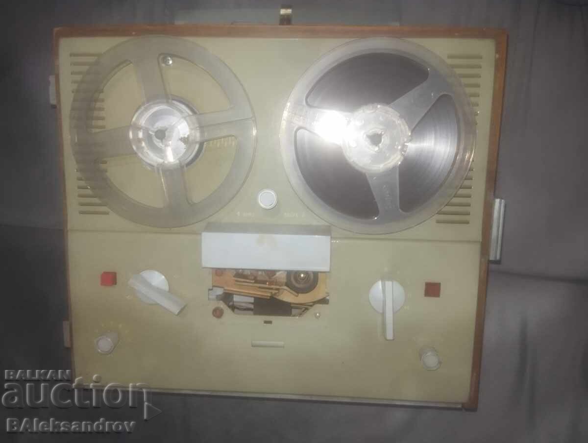 Παλιό φορητό μαγνητόφωνο για συλλογή ή χρήση με τιμή € 27.50 | 53.79 BGN Παλιό φορητό μαγνητόφωνο για συλλογή ή χρήση με τιμή € 27.50 | 53.79 BGN